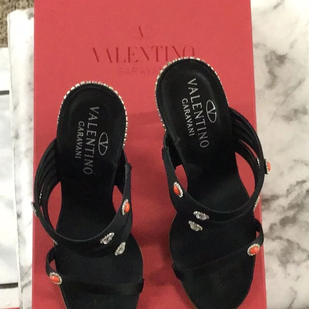 Valentino Gorgeous embellished shoe - Picture 10 of 11